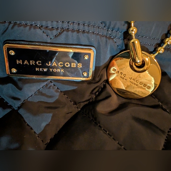 Marc Jacobs Quilted Mini Nylon Tote Black with Gold Chain. COA  Excellent - Picture 9 of 10